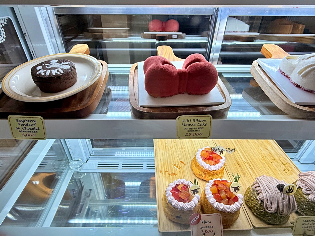 【韓國旅遊】Koriko Café 코리코 카페|把《魔女宅急便》搬進現實的首爾吉卜力官方咖啡廳🐈⬛☕️ - 第11張圖