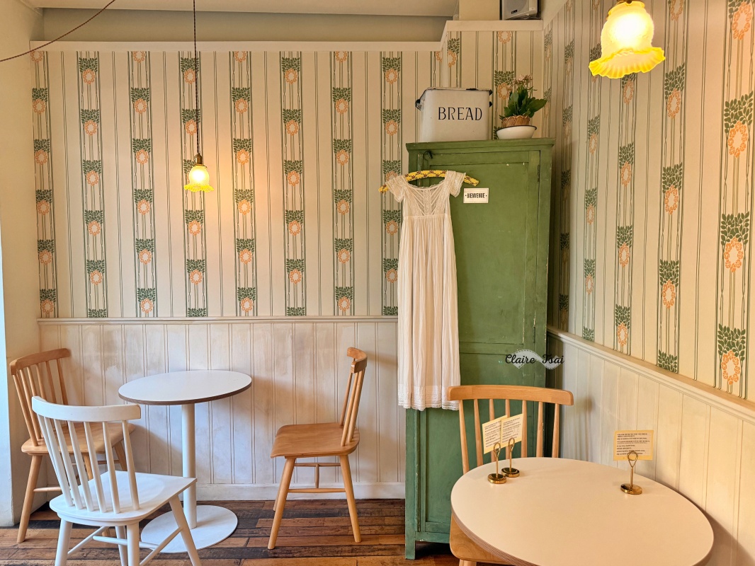 【韓國旅遊】Koriko Café 코리코 카페|把《魔女宅急便》搬進現實的首爾吉卜力官方咖啡廳🐈⬛☕️ - 第7張圖