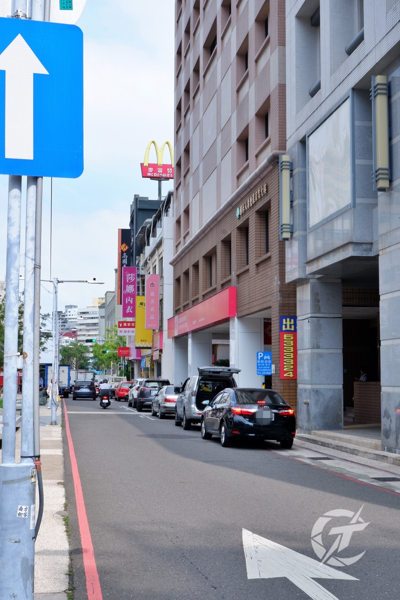 高雄佑煦行旅住宿評價|2023全新改裝,近駁二與鹽埕埔捷運站,高CP值早餐吃到飽 - 第5張圖