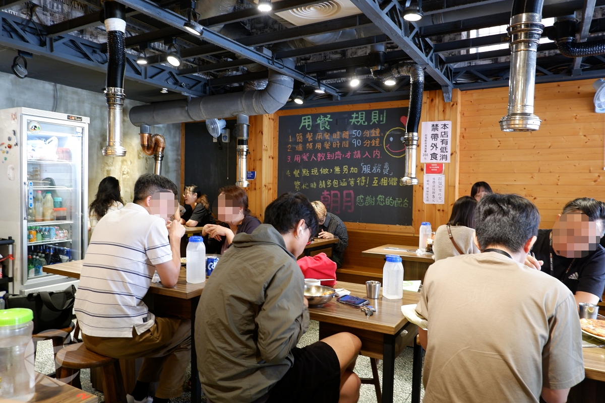 高雄韓式料理|朝月冷麵王:平日也大排長龍!必吃酸甜開胃手工小卷冷麵與料多海鮮豆腐煲 - 第16張圖