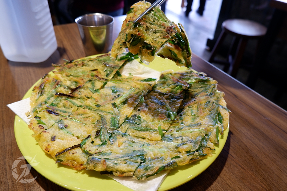 高雄韓式料理|朝月冷麵王:平日也大排長龍!必吃酸甜開胃手工小卷冷麵與料多海鮮豆腐煲 - 第12張圖