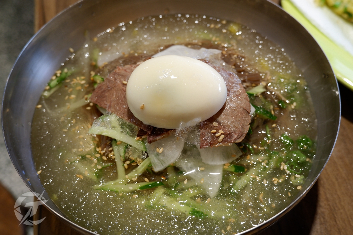 高雄韓式料理|朝月冷麵王:平日也大排長龍!必吃酸甜開胃手工小卷冷麵與料多海鮮豆腐煲 - 第11張圖