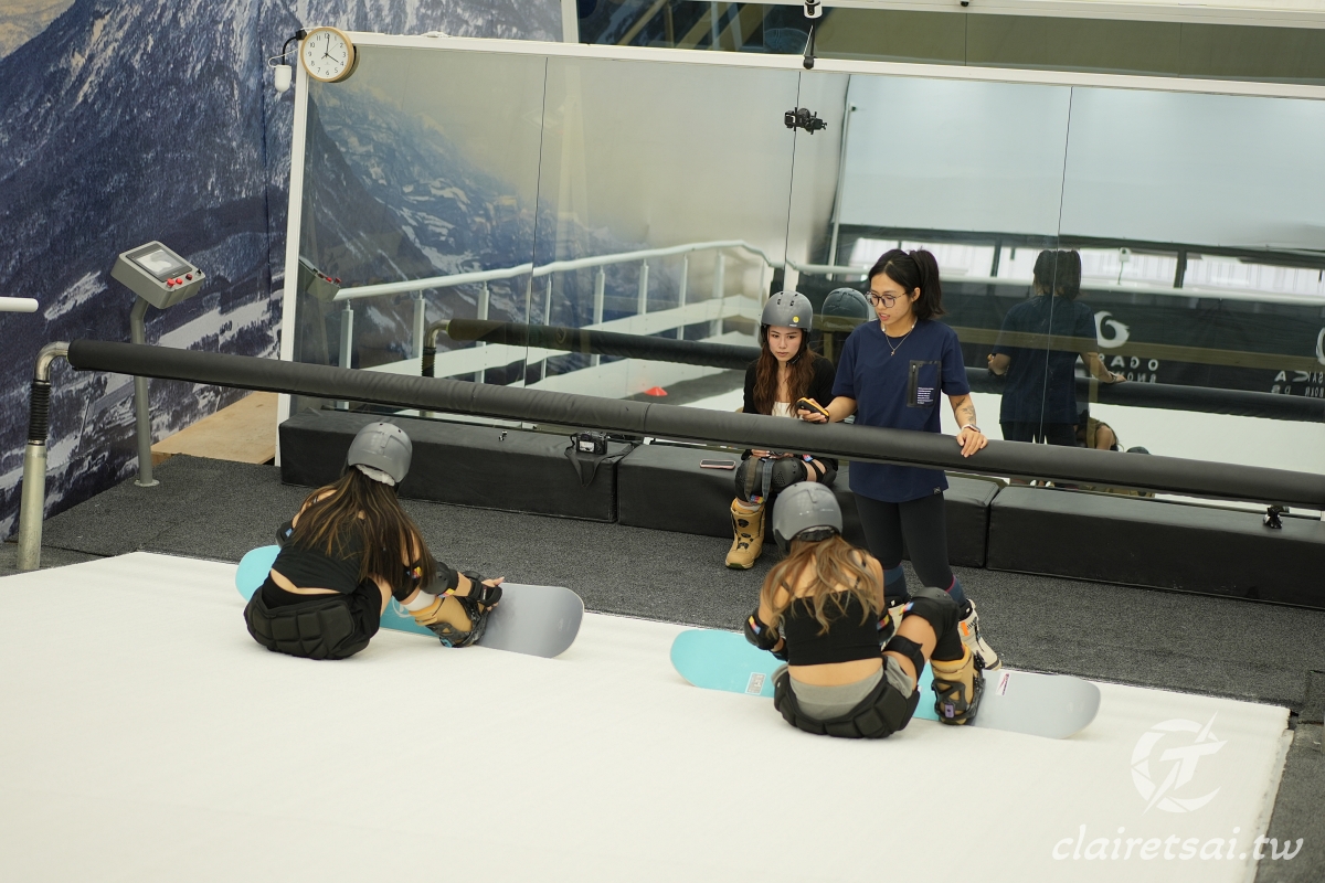 高雄王子室內滑雪學校體驗|零基礎也能快速上手!單板&雙板教學、纜車模擬、滑雪機一次玩到熟 - 第33張圖 高雄王子室內滑雪學校體驗|零基礎也能快速上手!單板&雙板教學、纜車模擬、滑雪機一次玩到熟