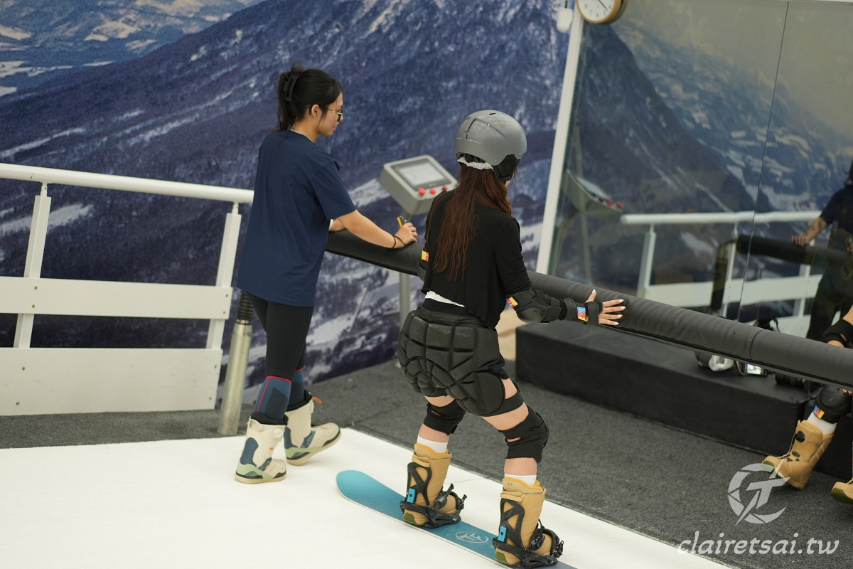 高雄王子室內滑雪學校體驗|零基礎也能快速上手!單板&雙板教學、纜車模擬、滑雪機一次玩到熟 - 第25張圖 高雄王子室內滑雪學校體驗|零基礎也能快速上手!單板&雙板教學、纜車模擬、滑雪機一次玩到熟