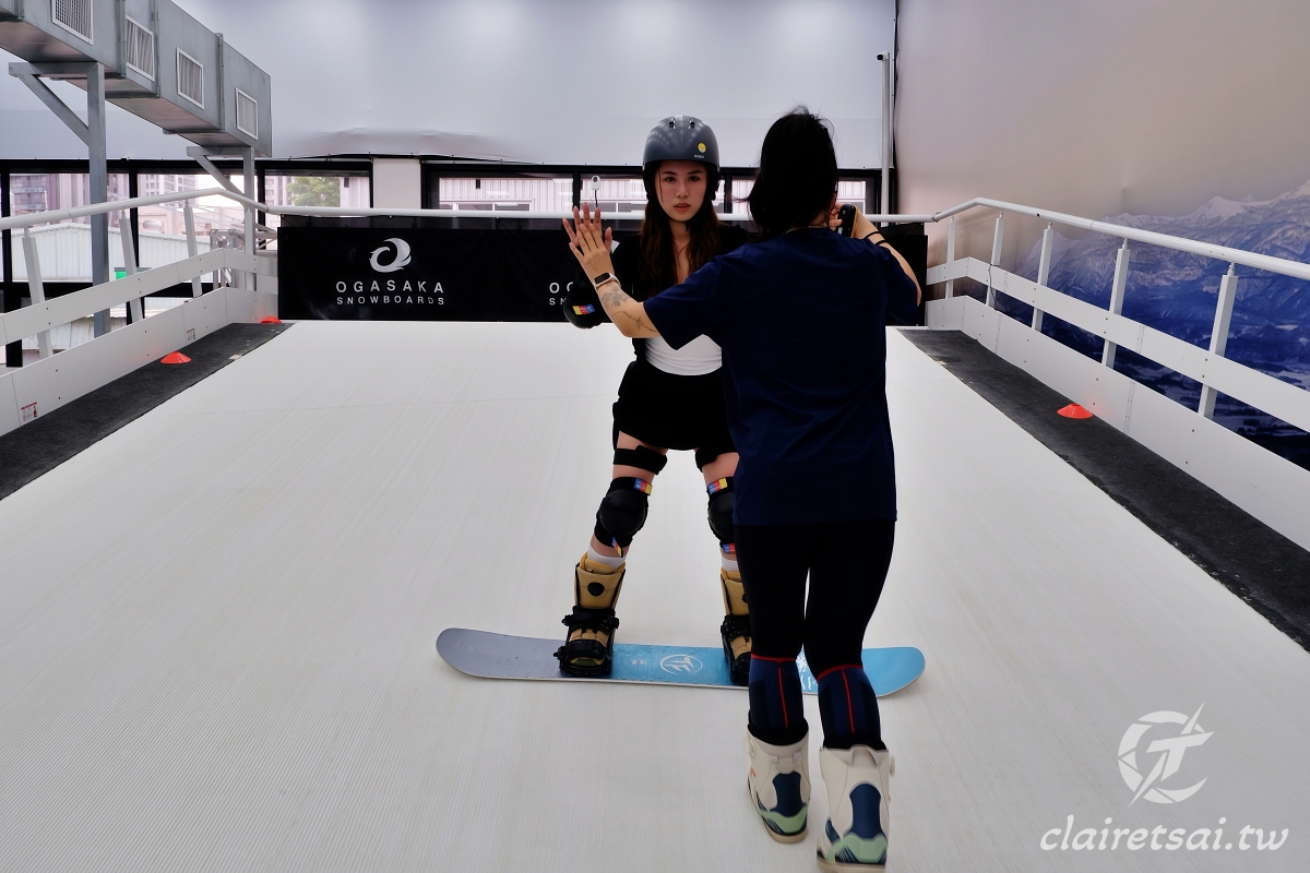 高雄王子室內滑雪學校體驗｜零基礎也能快速上手！單板＆雙板教學、纜車模擬、滑雪機一次玩到熟