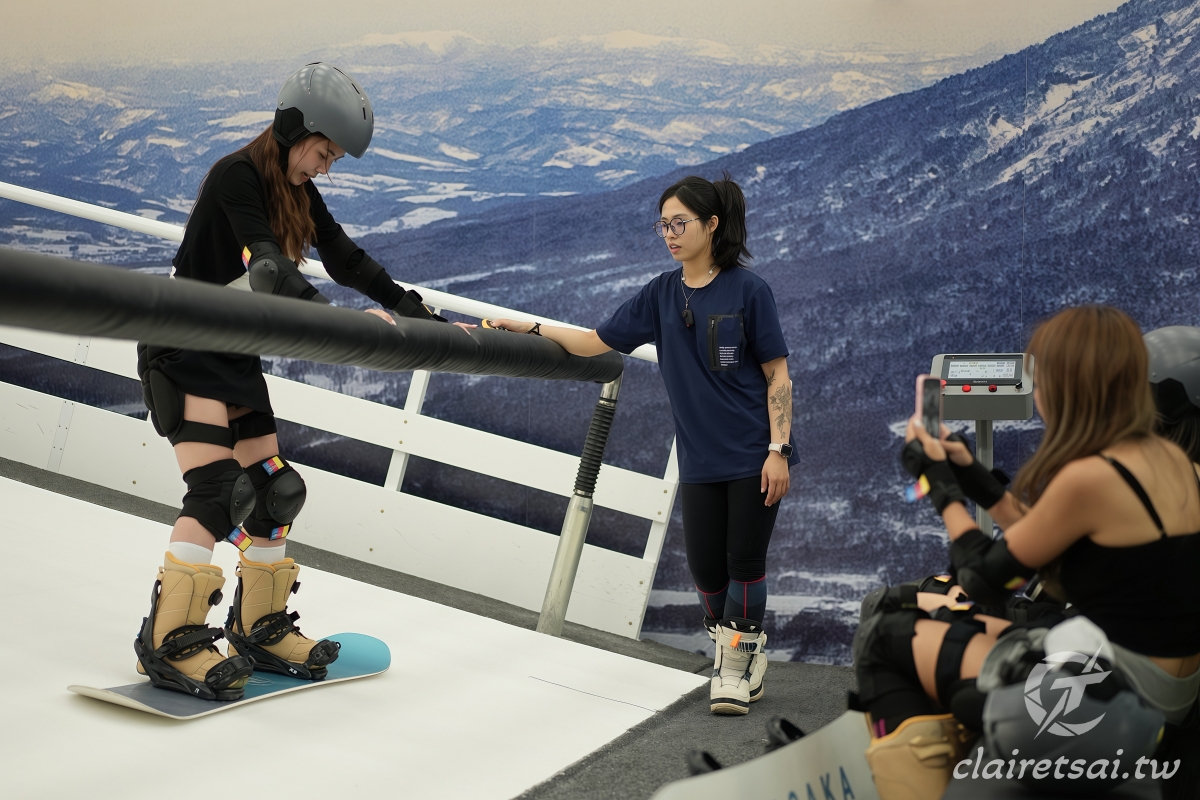 高雄王子室內滑雪學校體驗｜零基礎也能快速上手！單板＆雙板教學、纜車模擬、滑雪機一次玩到熟